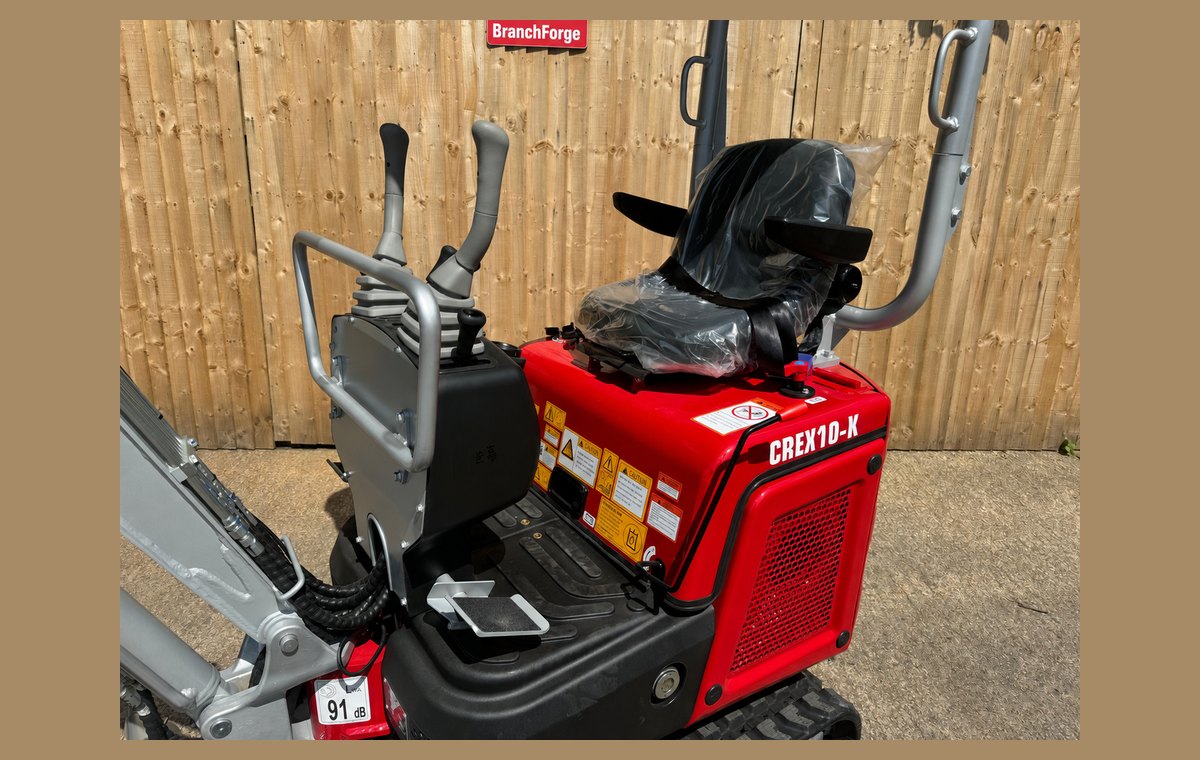 CREX10-K operator seat, canopy and controls