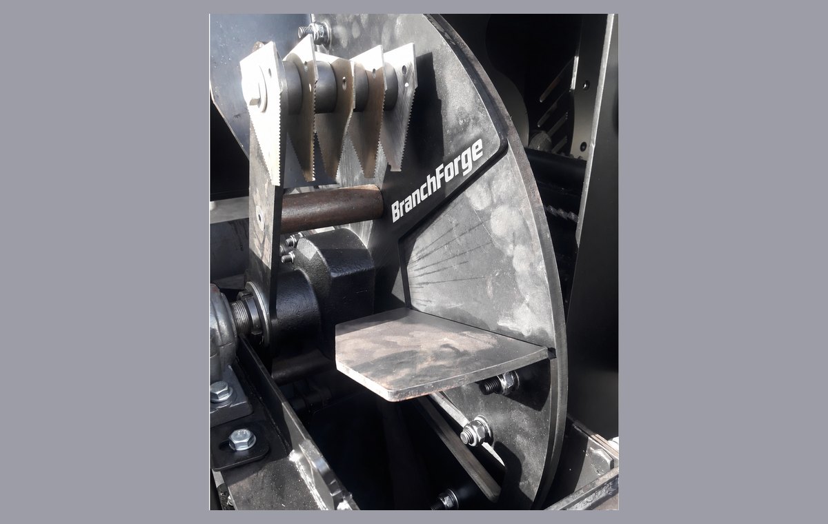 HC15H cutting disc and blades inside the rotor housing