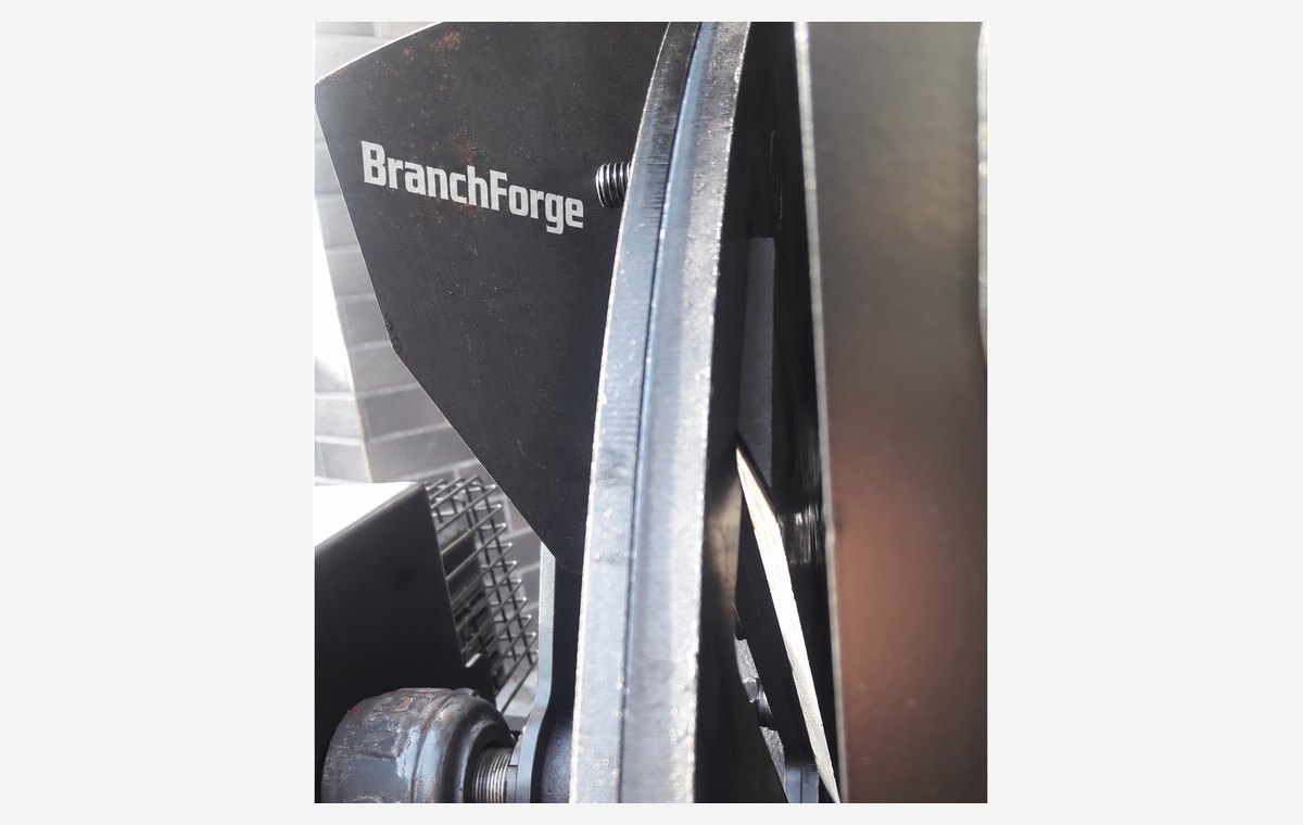 HC15H belt drive between engine and cutting rotor